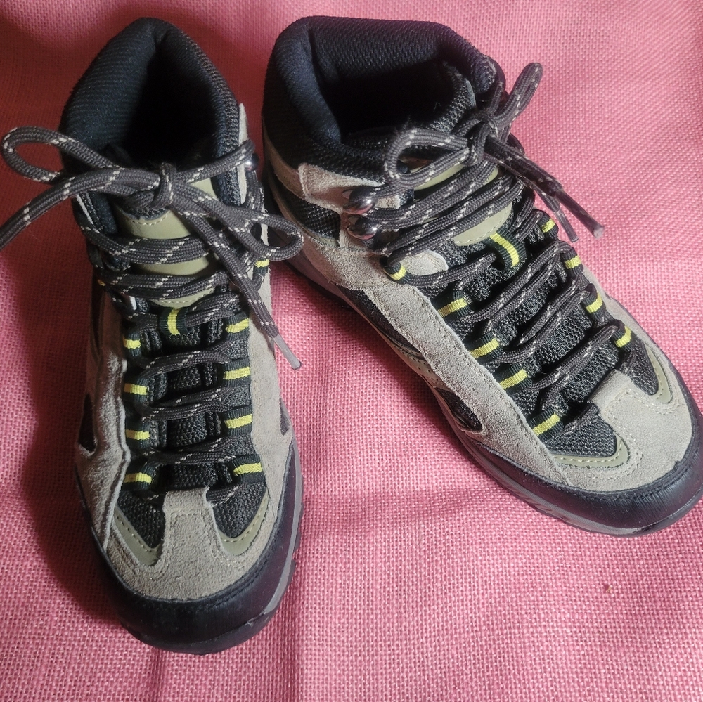 Denali Size 4 Hiking Boots Leather